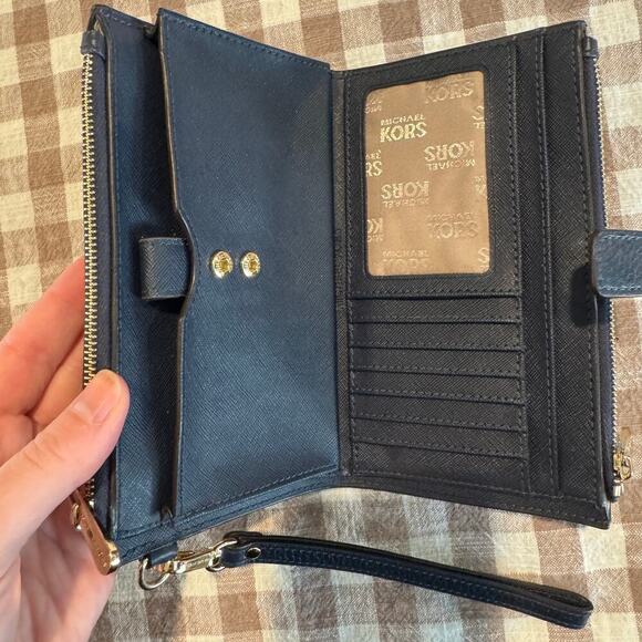 MICHAEL Michael Kors Adele Pebbled Leather Smartphone Wallet - Picture 4 of 4